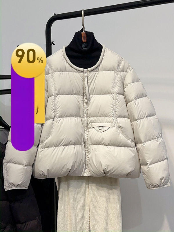 Dámska bunda s kačacím páperom, obsah páperia 86-90%, voľný strih, okrúhly výstrih, zips, polyester