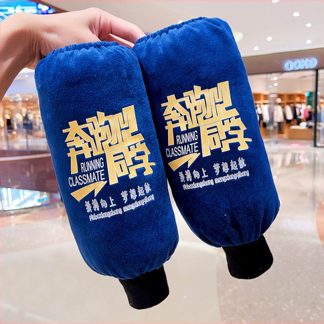 Bērnu velūra roku siltinātāji – silti, rudens-ziemas periodā, multfilmu stils, reljefā apstrāde, vidēja garuma