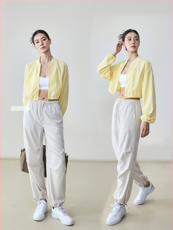 Trumpa sportinė megztinė su užtrauktuku, laisvo kirpimo, ilgomis rankovėmis, kvėpuojanti medžiaga, poliesteris 91% / elastanas 9%