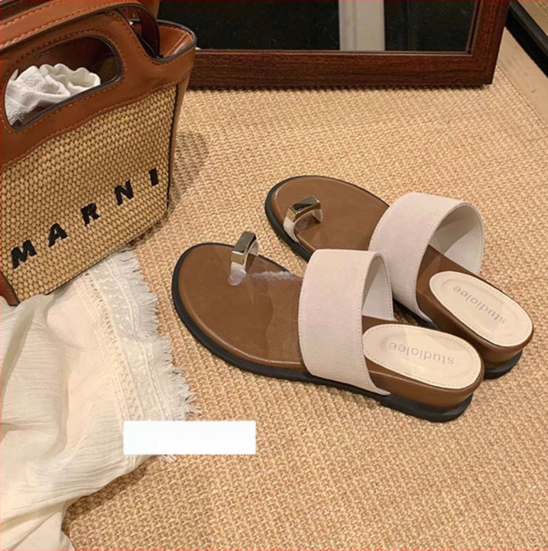 Puhkuslikud slip-on sandaalid varbalõngaga, 4 cm kõrgune tõstmine, pealne ja siserõhk kiudmaterjalist, kummist tald, ümmargune varvas