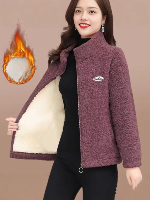 Fog and Frost žieminė striukė su fliso pamušalu, medvilnės-poliesterio audinys, vidutinio ilgio 50–65 cm, laisvas retro stilius.