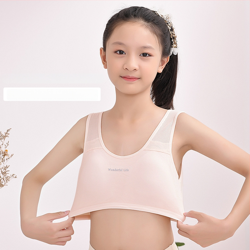 Meitenēm paredzēts kokvilnas topiņš ar U kaklu, mīksts apstrādāts audums, 68% kokvilna, vecums 8+ gadi, augums >140 cm, visu sezonu.