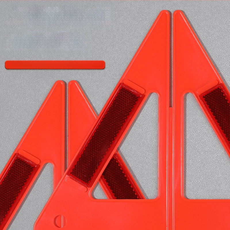 Sulankstomas automobilio trikampio įspėjamojo ženklo su ilgo nuotolio atspindinčia šviesa – avarinėms situacijoms ir skubiam parkavimui, ABS medžiaga, komplektas metinei patikrai