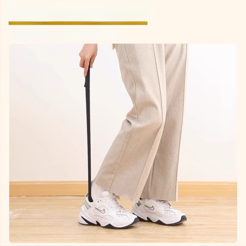 Magnētinis batų įrankis su ilga rankena – ilga rankena, palengvina užsivilkimą vyresnio amžiaus žmonėms ir nėščioms moterims, nereikia lenktis