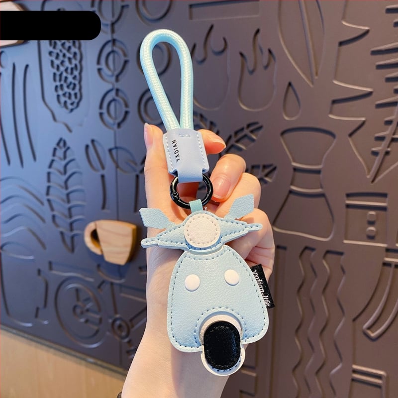 Ādas karikatūru atslēgu piekariņš ar transportlīdzekļu motīviem – automašīna, lidmašīna un autobuss