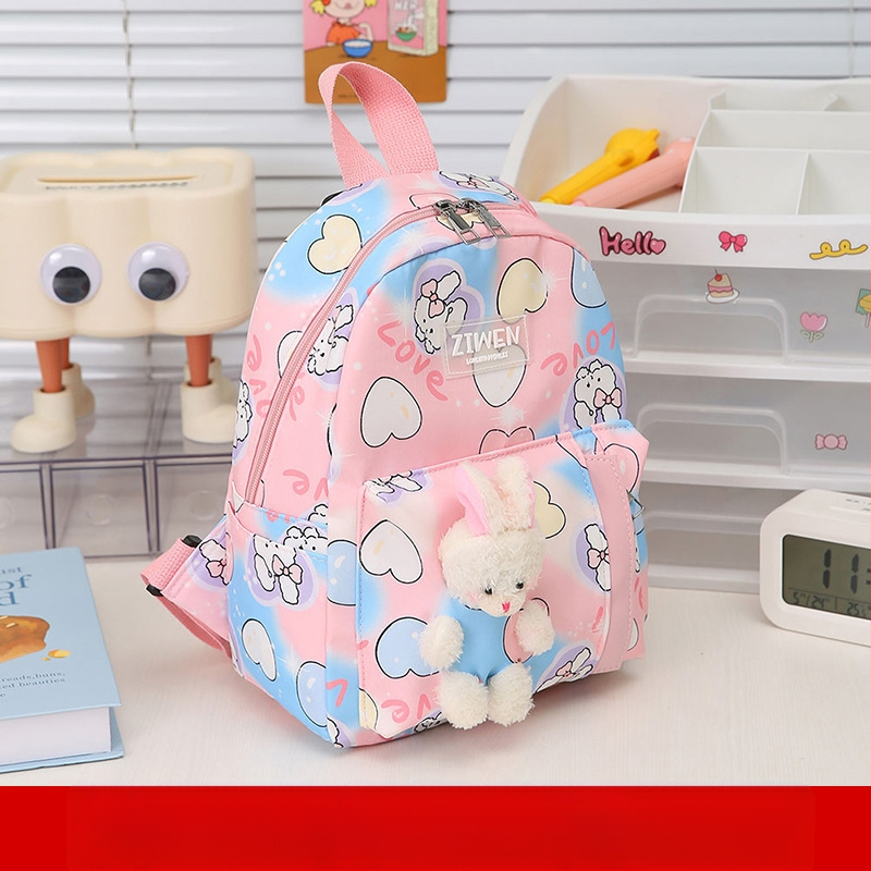 Põhikooli õpilastele mõeldud seljakott armsa anime mustriga; materjal nailon; hingav, veekindel, ultra kerge; vooder polüester; kaarjas õla rihm.