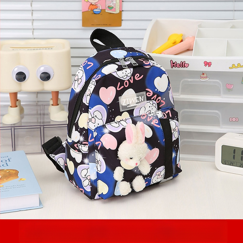 Põhikooli õpilastele mõeldud seljakott armsa anime mustriga; materjal nailon; hingav, veekindel, ultra kerge; vooder polüester; kaarjas õla rihm.