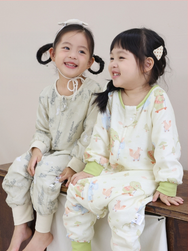 Miegmaišis kūdikiams ir vaikams, keturių sluoksnių bambukų pluošto ir medvilnės gazas (70/30) su padu, karikatūrų raštas, pavasario ir rudens sezonai, drėgmės valdymas