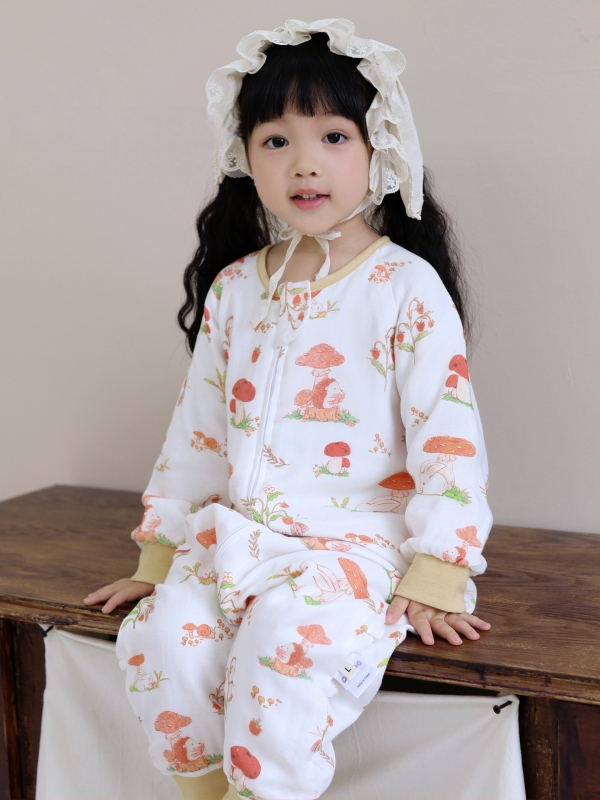 Miegmaišis kūdikiams ir vaikams, keturių sluoksnių bambukų pluošto ir medvilnės gazas (70/30) su padu, karikatūrų raštas, pavasario ir rudens sezonai, drėgmės valdymas