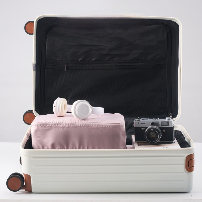 Sagitar käsipagas eesmise avamisega, ABS+PC materjal, USB-liides, universaalsed rattad, kaal 3,25 kg