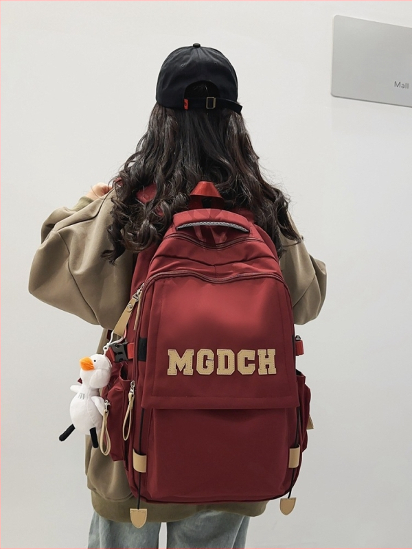 Koolikott nailonist, maht 20–35 l, kulumist vastupidav, kumerad õlarihmad, linnastiil