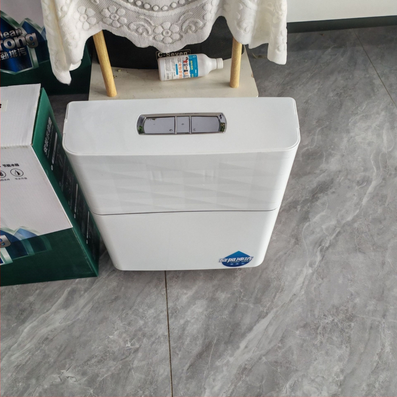 ABS sieninis rezervuaras klozetui squat, 10 L talpa, rankinis valdymas, gruntinis drenažas, šiuolaikiškas minimalistinis stilius