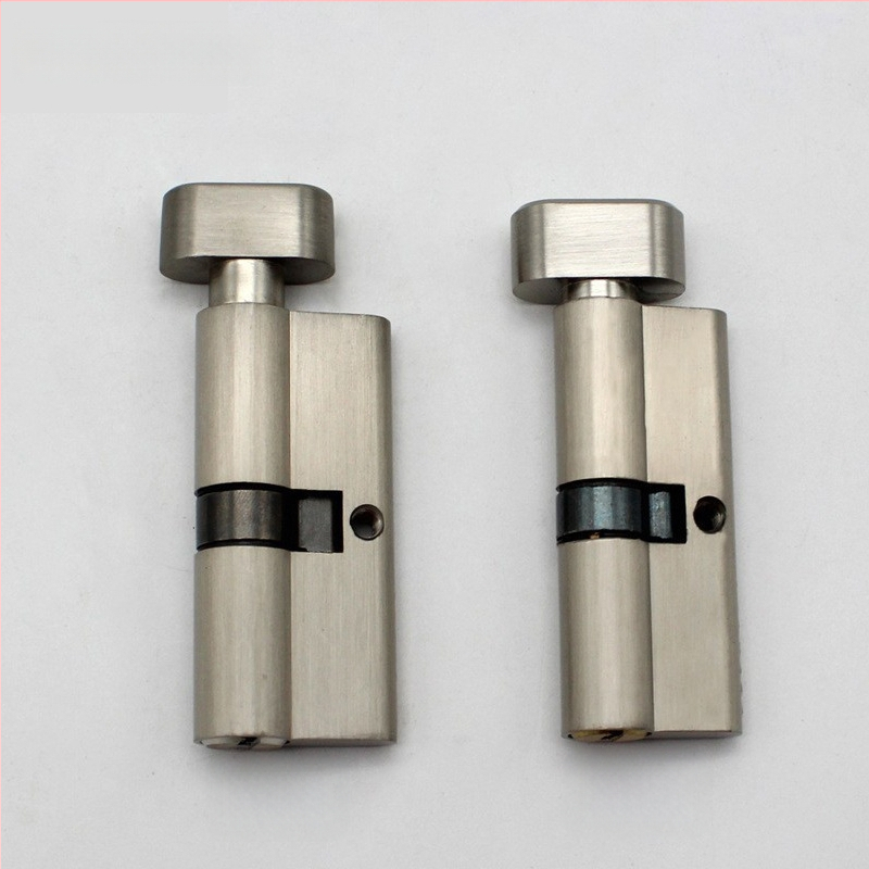 Zámkový cylindr, jednocylindrový typ, model RCR-01X; materiál: meď s povlakom zinku; súčasťou sú 3 meďové kľúče; vhodný pre vnútorné dvere, spálne a drevené dvere