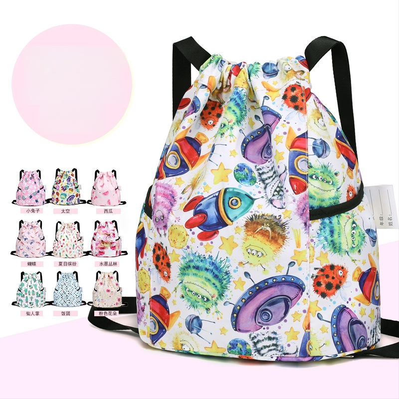 Bērnu mugursoma ar auklu aizdari – rotaļīga karikatūru stila, nālona materiāls, ietilpība līdz 20 l, piemērots meitenēm un sākumskolai