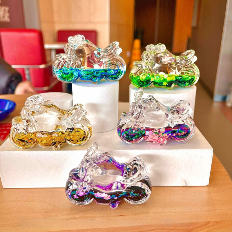 Raktų pakabukas su motociklu ir smėlio buteliuku, akrilas, animacijos stilius, atskirai įpakuota, dovana gimtadienio proga