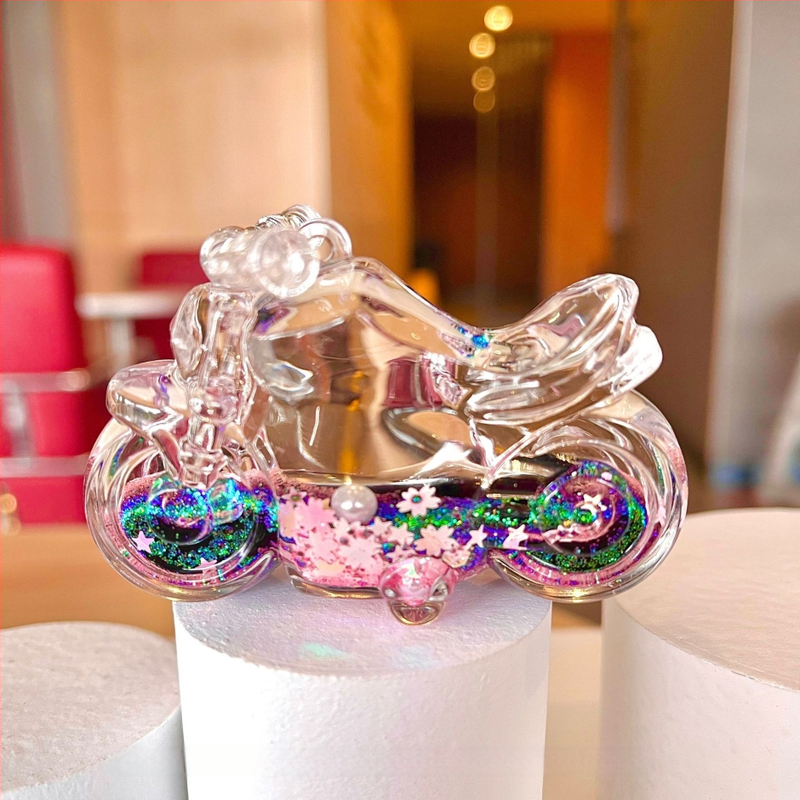 Raktų pakabukas su motociklu ir smėlio buteliuku, akrilas, animacijos stilius, atskirai įpakuota, dovana gimtadienio proga