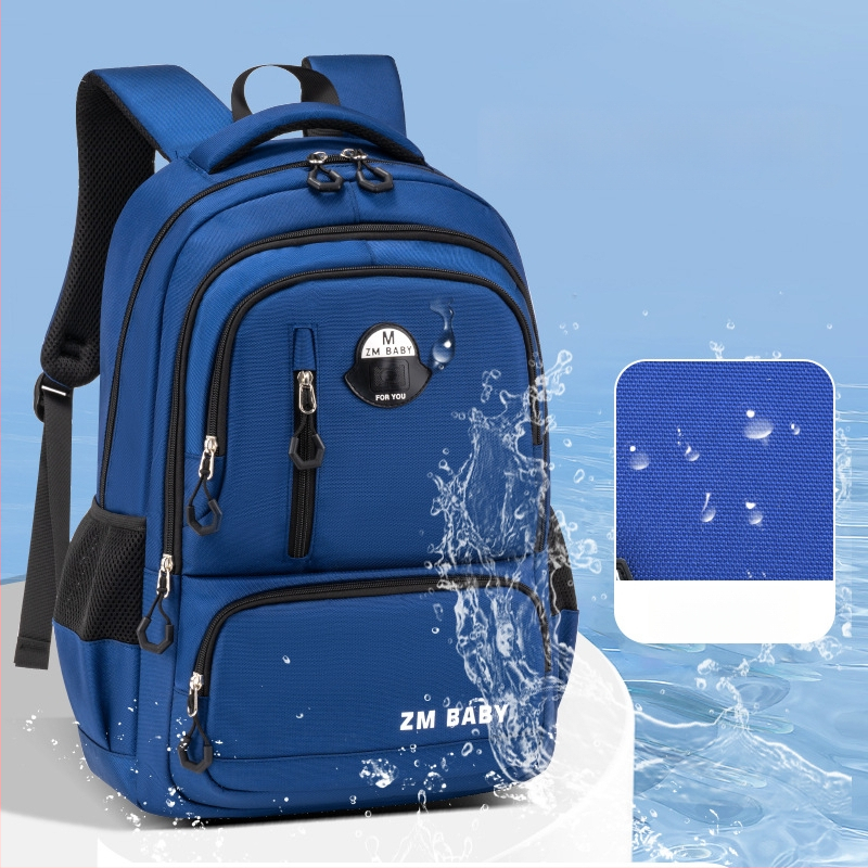 Skolas soma 1.–3. klases skolēniem – poliesters; elpojoša, ūdensnecaurlaidīga, ultra viegla, izturīga ar muguras aizsardzību; bērniem draudzīgs dizains; gaisa spilvenu siksnas