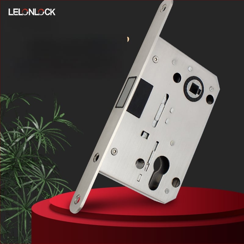 Korpus zámku z nehrdzavejúcej ocele, model RML-35, neviditeľná magnetická jazýček, rozstup otvorov 55×72 mm, vhodný pre drevené dvere