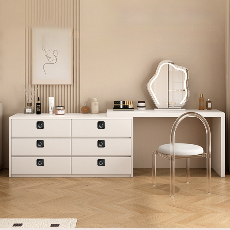 Elektroniline lukustusseade sõrmejälje ja parooliga sahtlitele ja kappidele, mudel 138-1AP; salvestab 10 sõrmejälge; üle 100k avamisi; skaneerimise aeg 0,1 s; töötemperatuur -20…70°C; sobib sahtlitele, kappidele, arhivaatoritele, lukustustele ja seifidele