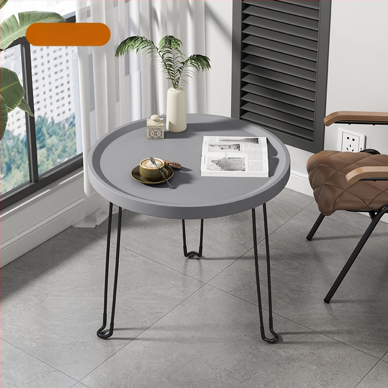 Sulankstomas apvalus plastikinis šoninis staliukas su nerūdijančio plieno rėmu, pritaikomas.