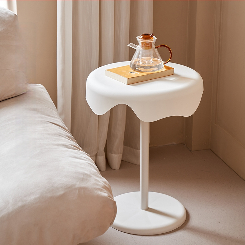 Šoninis staliukas 112 – aukštos kokybės plastikas, surinktas, šiuolaikiškas minimalistinis stilius, tinkamas svetainei, miegamajam, studijai, biurui, prekinis ženklas Vickers Blue