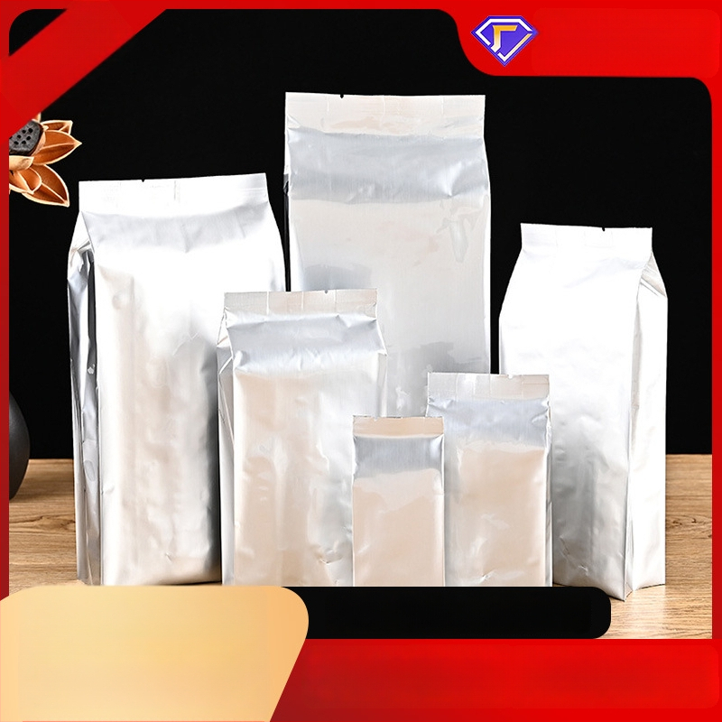 Aliuminio folijos maisto pakuotė, vidinio uždarymo, savarankiškai stovinti, skirta katėms ir šunims