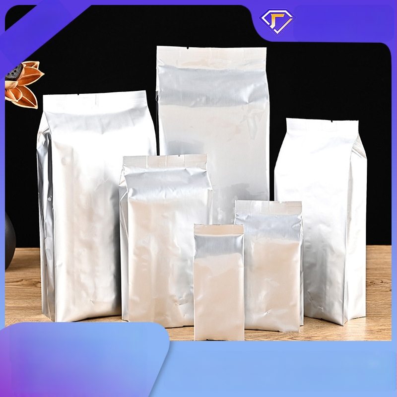 Aliuminio folijos maisto pakuotė, vidinio uždarymo, savarankiškai stovinti, skirta katėms ir šunims