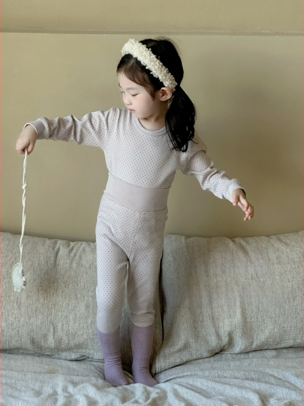 Vaikų šilto medvilnės komplektas rudens–žiema, dvi dalys (viršus ir apačia), elastingas audinys, aukštas liemuo skrandžio apsaugai, miego drabužiai