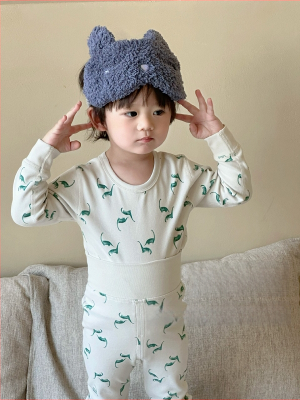 Vaikų šilto medvilnės komplektas rudens–žiema, dvi dalys (viršus ir apačia), elastingas audinys, aukštas liemuo skrandžio apsaugai, miego drabužiai