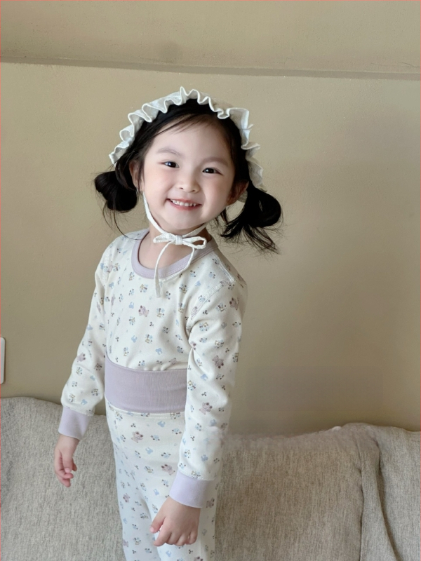 Vaikų šilto medvilnės komplektas rudens–žiema, dvi dalys (viršus ir apačia), elastingas audinys, aukštas liemuo skrandžio apsaugai, miego drabužiai