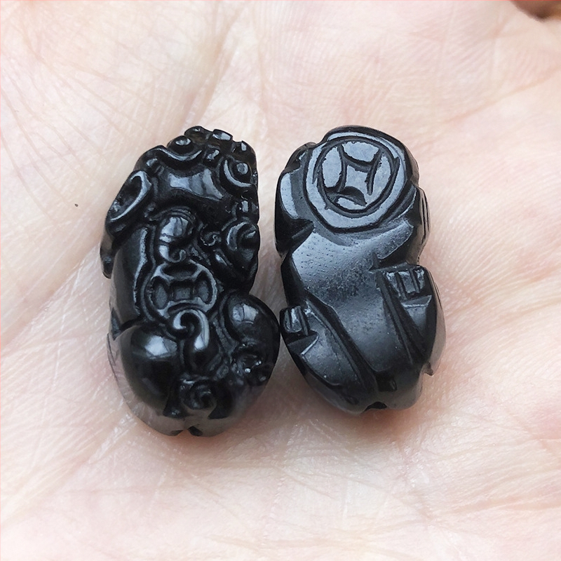 Pulēta obsidiāna Pixiu ādas rokassprādze — Materiāls: obsidiāns; Forma: dzīvnieks/zodiaks (Pixiu); Apstrāde: pulēšana; Siksna: āda; Stils: ķīniešu retro