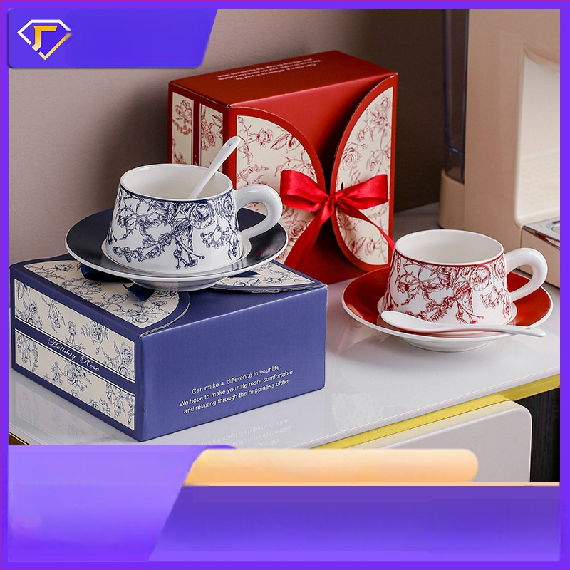 Keramická súprava šálok na kávu a podšálok, ľahko luxusný retro štýl, kvetinový vzor, darčeková sada pre pár