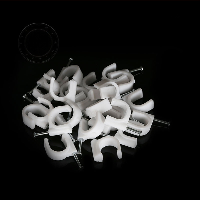 Haner kaabliteklipsud PE-sisse paigutatud kõrge süsinikusisaldusega terasest naeltega siseasetsemiseks