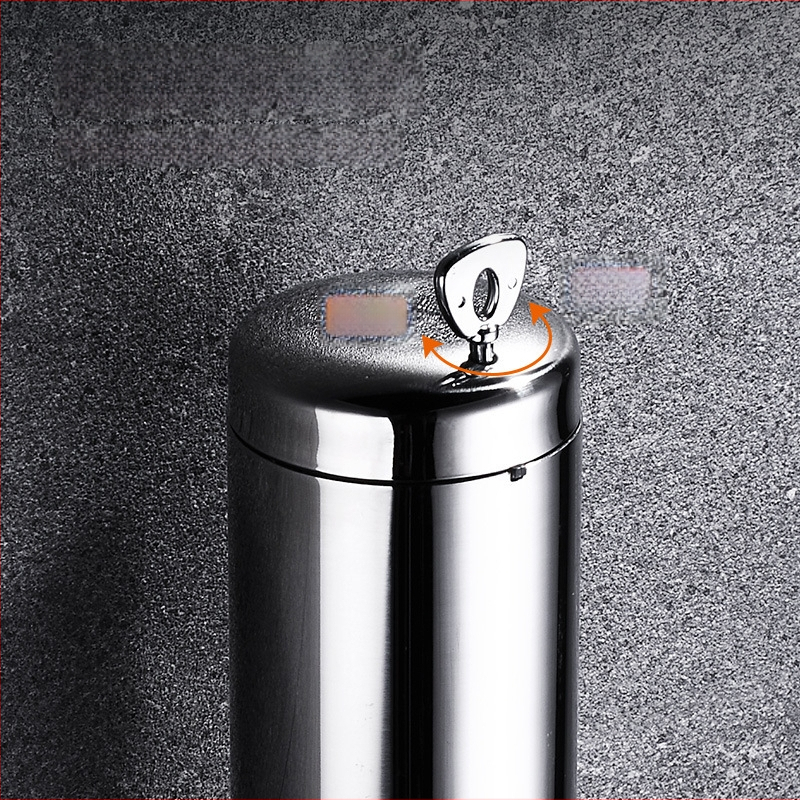 Sieninis muilo dozatorius iš nerūdijančio plieno ir plastiko, rankinis paspaudimas, šiuolaikinis minimalistinis stilius, poliruotas paviršius