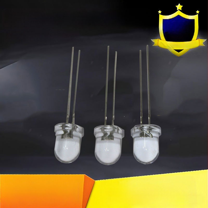 LED diodė su apvalia galvute, skaidriu kraštu, ilgomis kojomis, tiesioginis kištukas; darbinė srovė 20 mA, įtampa 3.0–3.4 V, galia 0.06 W, CRI 70–80, šviesos sklaidos kampas 30°