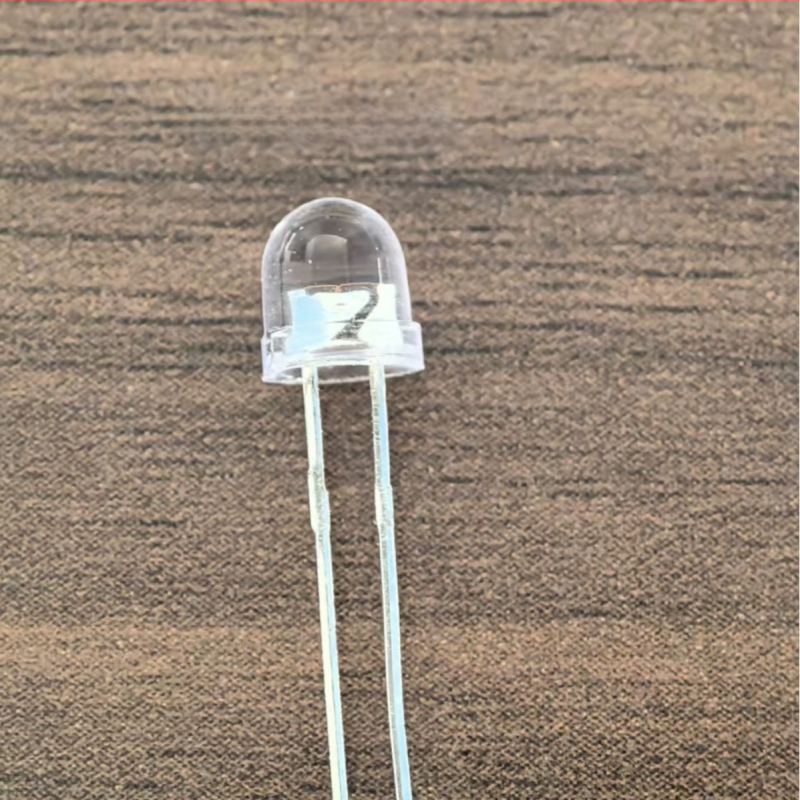 Infraraudonųjų spindulių emitterio vamzdelis, 940 nm, diapazonas 15–18 m, srovė 20 mA, įtampa 1.8–2.2 V, spindulio kampas 90°