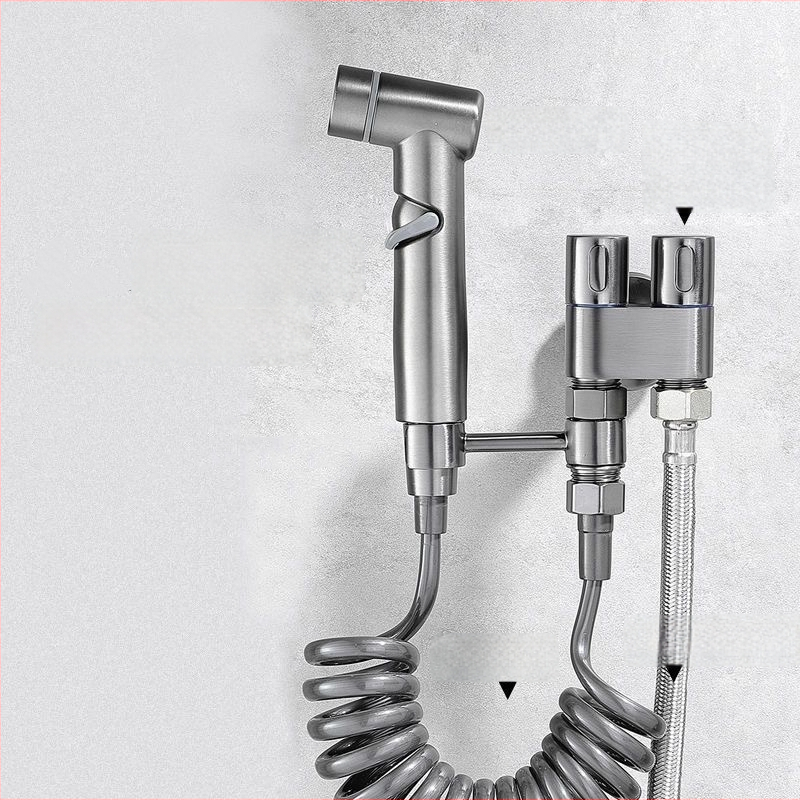 Seinale paigaldatav tualetikomplekt rõhu suurendava loputuspüstoliga, 20 mm sisemine diameeter, tsingi sulam, 430 g