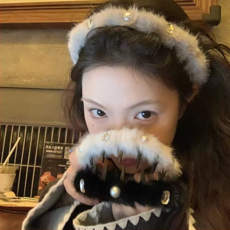 Naiste peavõru — pehme materjal, käsitöö, ilma peidetud lisanditeta, magus stiil