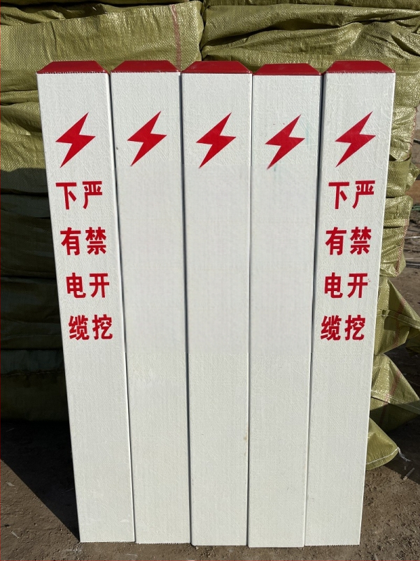 FRP įspėjamieji stulpai dujotiekiams/naftotiekiams; PVC vandens tiekimo žymėjimo stulpai; cemento energijos ir ryšių stulpai; atšvaitinis filmas klasė II; šilkografija; formos kvadratas/apvalus/trikampis; pritaikomi