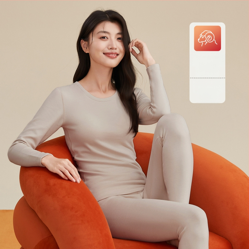 Derong akrilinis terminis komplektas – antibakterinis, išlaiko šilumą, anti-pilling, antiestatinis; galima dėvėti kaip pagrindinį sluoksnį arba lauko drabužį; storis 251–300 g/m²; palaidinė su ilga rankove + kelnės