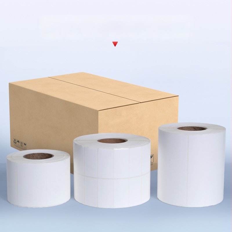 PVC lipni etiketė logotipo ir brūkšninių kodų spausdinimui; stiprus klijus; temperatūros atsparumas 0–80°C; storis 0,5 mm; tinka įvairiems elektroniniams gaminiams