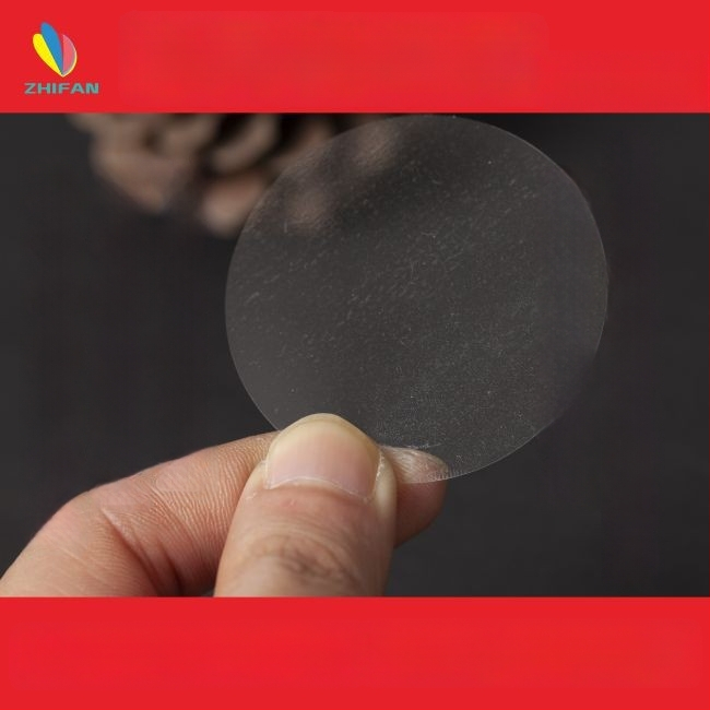 Apaļš uzlīme iepakojuma aizvēršanai no BOPP, eļļas bāzes līmējošais, izgriešana pēc formas, biezums 0.025/0.05 mm, logotipa druka, temperatūras diapazons 20-100°C