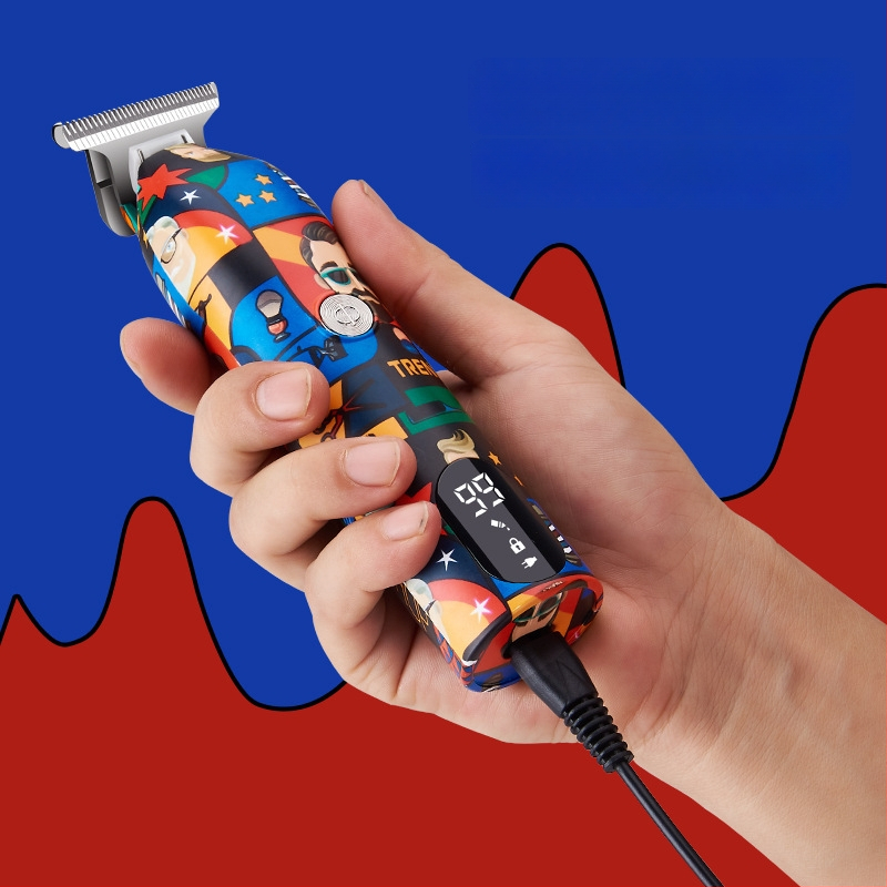 Elektrinė plaukų kirpimo mašinėlė — atjungiamas plaunamas galvutė, įmontuota baterija 500–800 mAh, nerūdijanio plieno peiliai, atspari vandeniui, šepetinis variklis