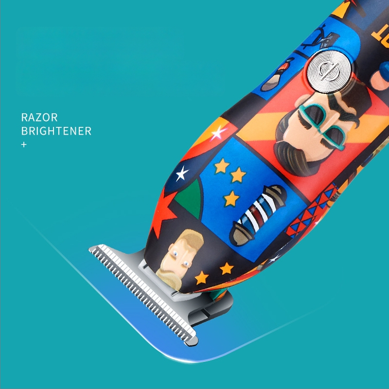 Elektrinė plaukų kirpimo mašinėlė — atjungiamas plaunamas galvutė, įmontuota baterija 500–800 mAh, nerūdijanio plieno peiliai, atspari vandeniui, šepetinis variklis