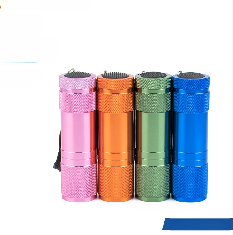 9-LED baterijas lukturis, alumīnija korpuss, manuāla darbība, 4.5V baterija, diapazons līdz 50 m