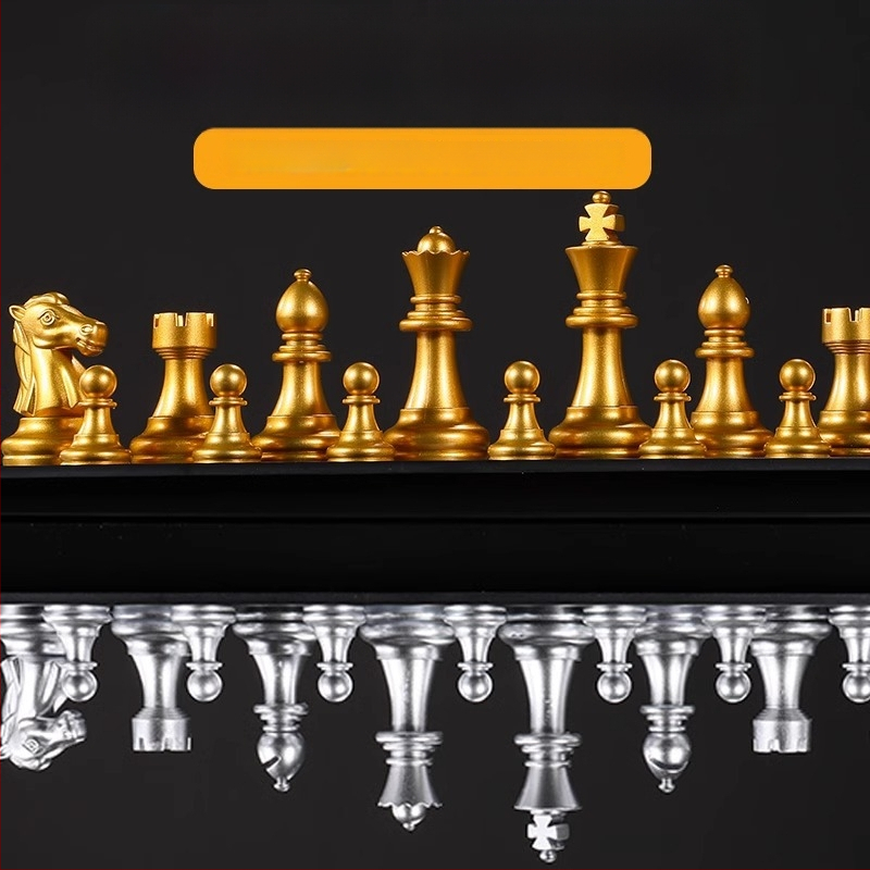 Bērniem paredzēts šaha komplekts ar magnētiskām figūrām un šaha laukumu (Materiāls: plastmasa; Magnētiskas figūras; Iekļauj šaha laukumu; Paredzēts bērniem; Tips: šahs)