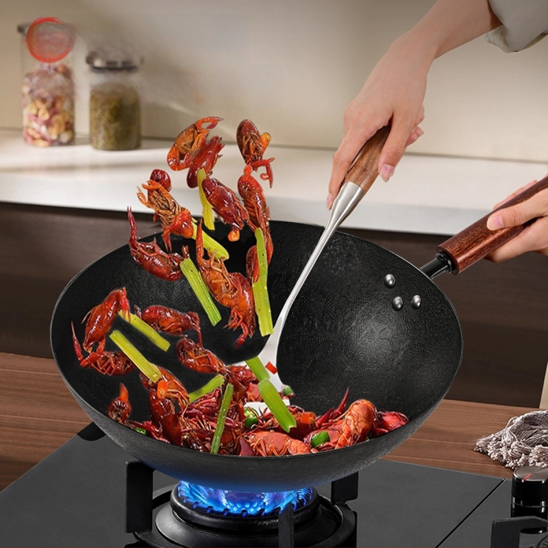 Iš nerūdijančio plieno wok su dvigubu dugnu, nelipniu paviršiu, tinkamas universaliosioms viryklėms