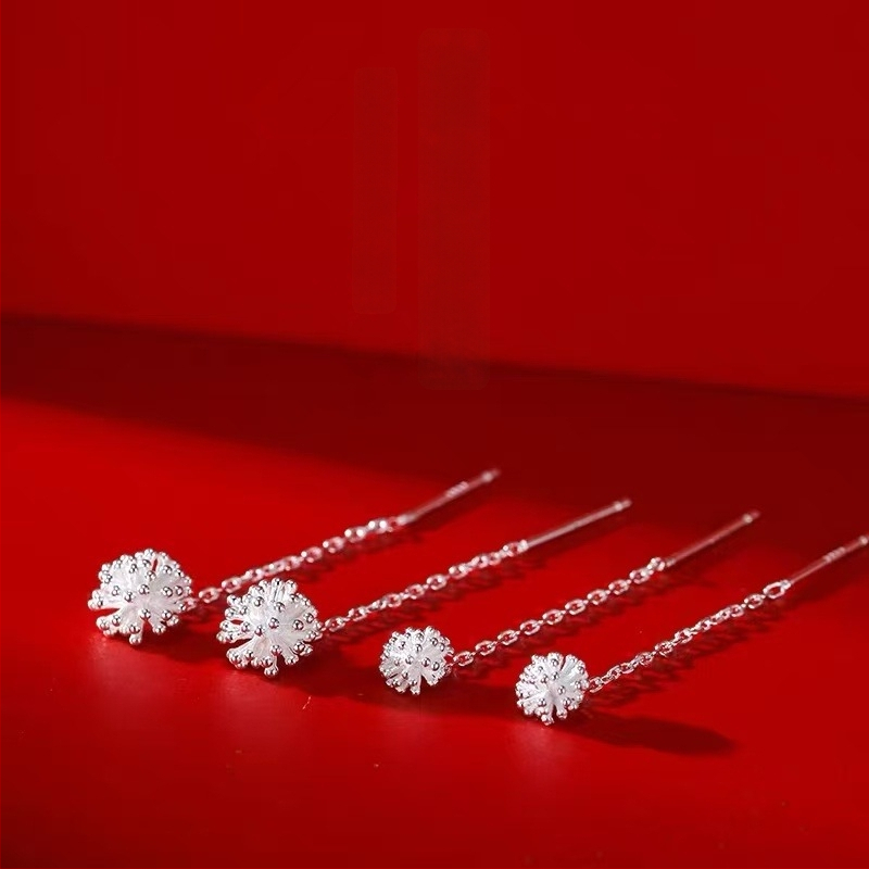 Auskarai: žiedo formos Dandelion Tassel; Medžiaga: baltas varis, padengtas storu sidabru; Moterims; Paprastas stilius; Vasaros 2025 leidimas