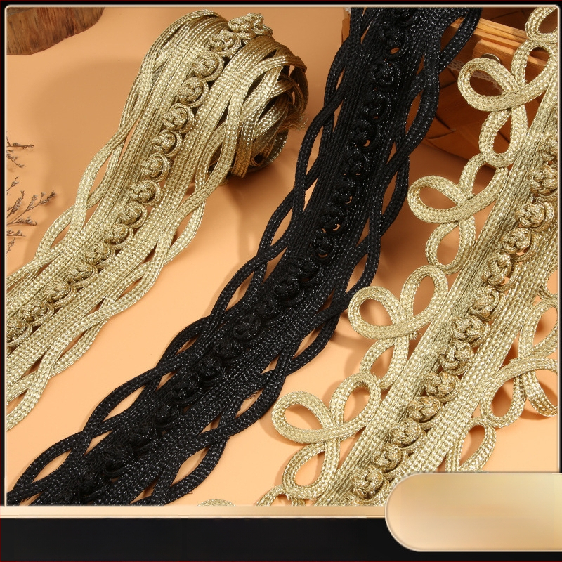 Rokām adīta mežģīņu lente ar zelta un sudraba stieplēm, piemērota apakšveļai, sieviešu apģēbumam, gultasveļai, kāzām, bērnu apģēbumam un aksesuāriem