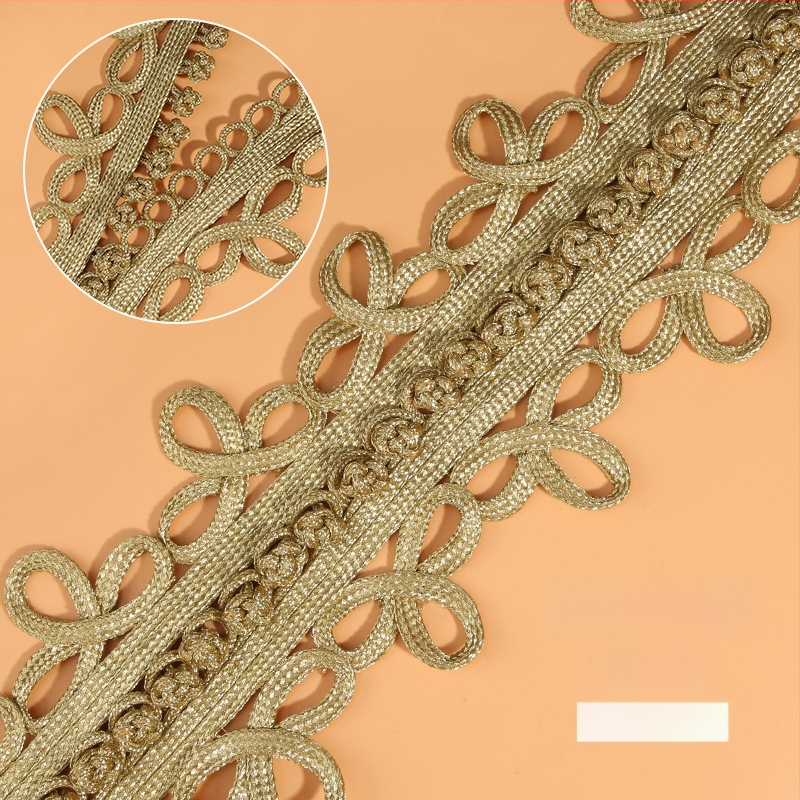 Rokām adīta mežģīņu lente ar zelta un sudraba stieplēm, piemērota apakšveļai, sieviešu apģēbumam, gultasveļai, kāzām, bērnu apģēbumam un aksesuāriem